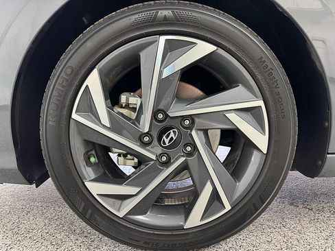 Used 2025 Hyundai Elantra Sport FWD image 23