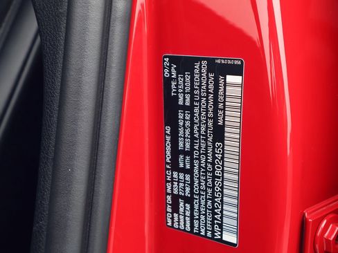 Certified 2025 Porsche Macan image 29