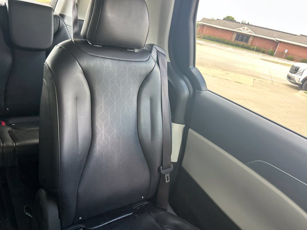 Used 2024 Kia Carnival LX FWD image 20