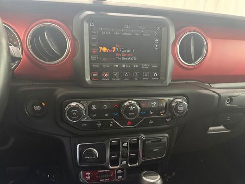 Used 2022 Jeep Gladiator Rubicon w/ Cold Weather Group AWD/4WD image 23