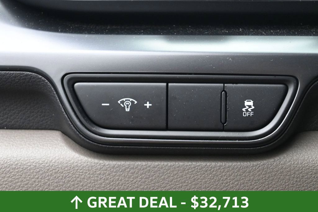 Used 2026 Kia Carnival FWD image 18