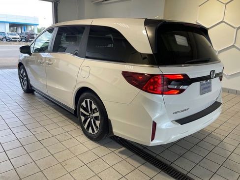Certified 2026 Honda Odyssey EX-L image 3