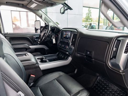 Used 2018 Chevrolet Silverado 2500 LTZ image 27