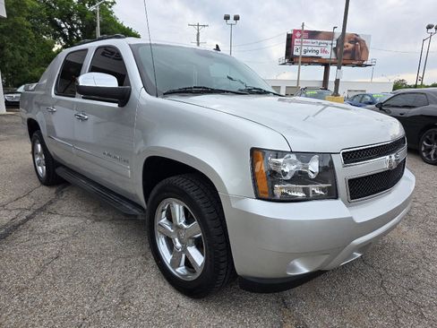 Used 2012 Chevrolet Avalanche LTZ AWD/4WD image 3