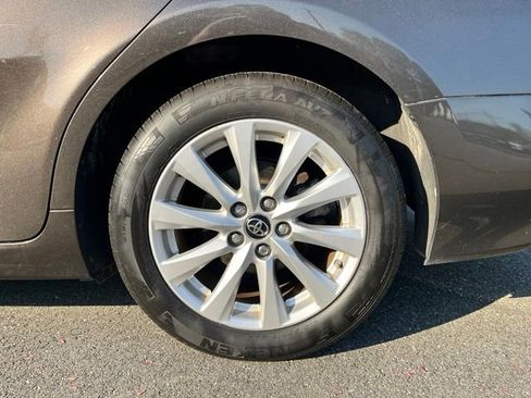 Used 2018 Toyota Camry LE w/ Convenience Package FWD image 12