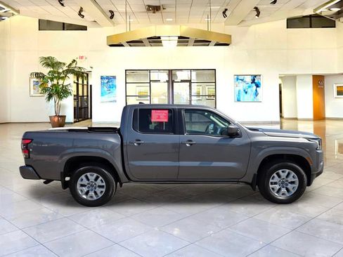 Used 2022 Nissan Frontier SV RWD image 4