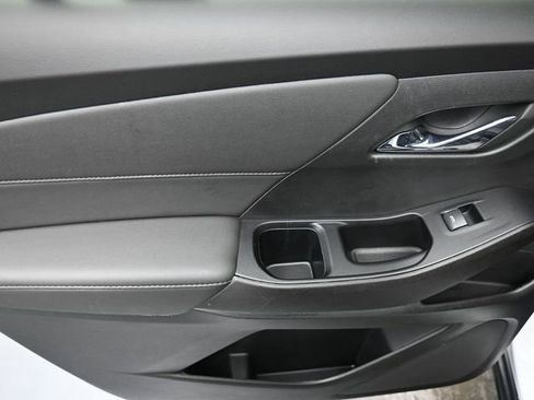 Used 2023 Chevrolet Traverse LT image 19