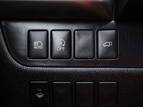 Used 2019 Toyota Highlander XLE AWD/4WD image 35