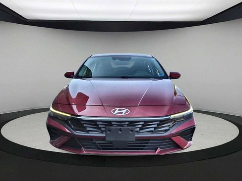 Used 2024 Hyundai Elantra SEL w/ Convenience Package FWD image 3