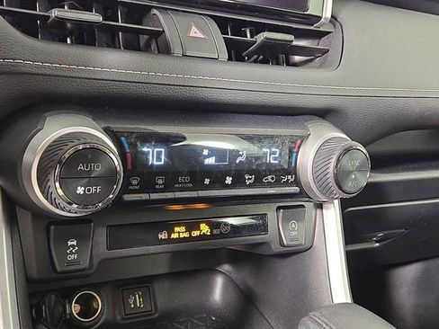 Used 2025 Toyota RAV4 XLE image 19