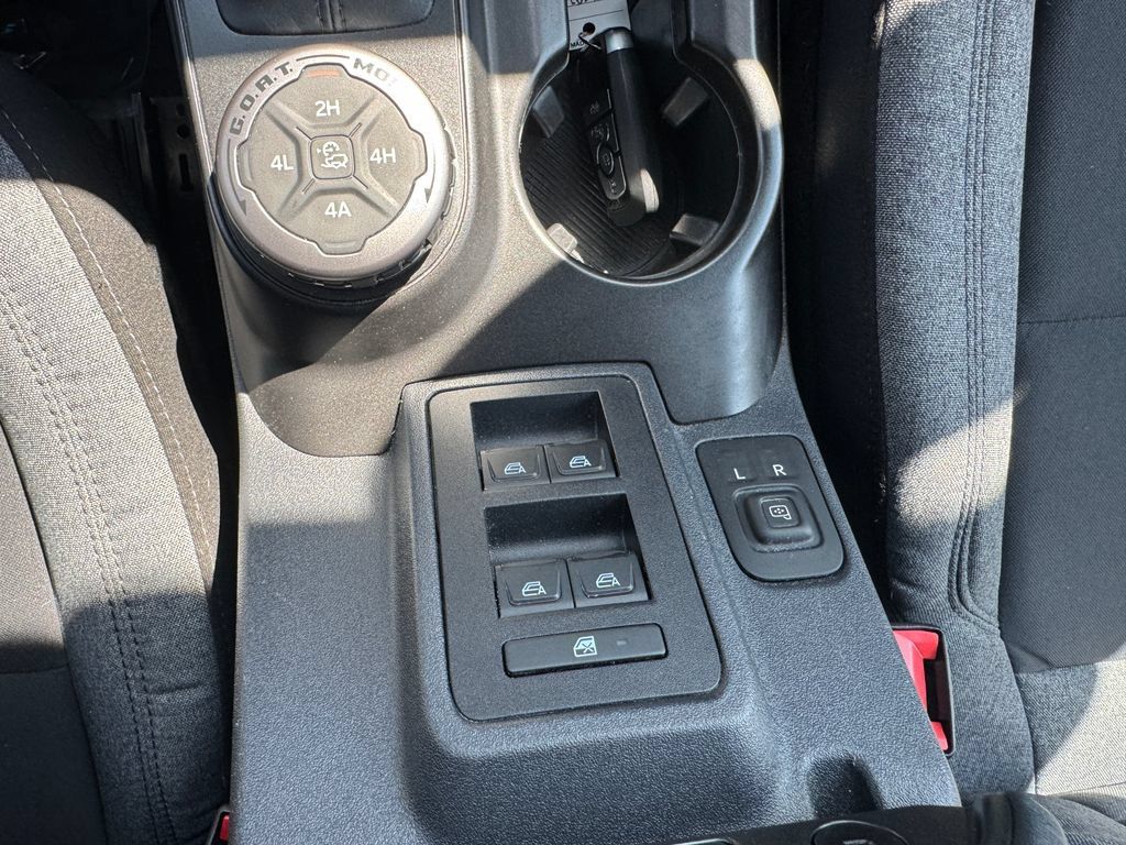 Used 2023 Ford Bronco Big Bend w/ Sasquatch Package AWD/4WD image 32