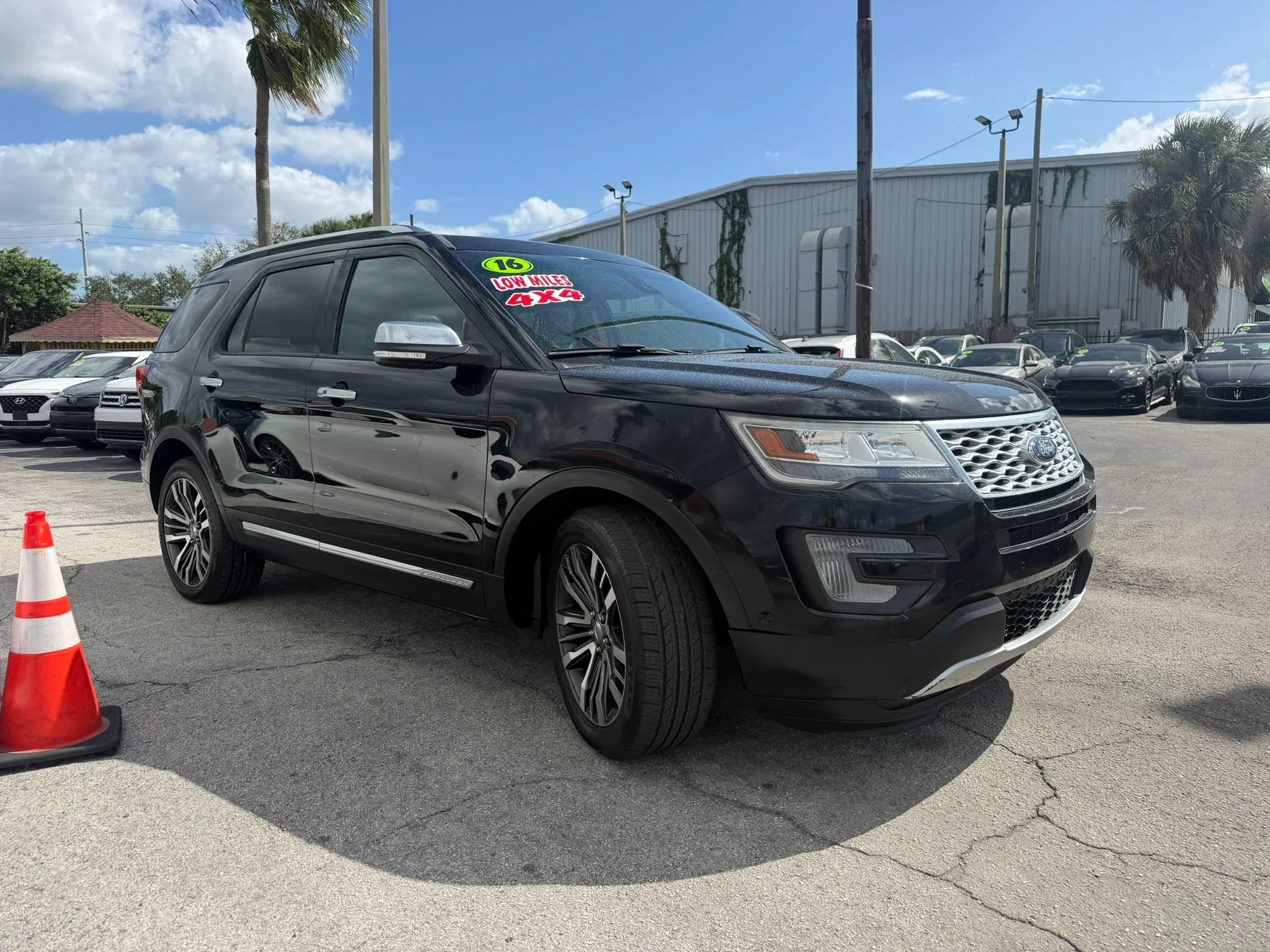 Used 2016 Ford Explorer Platinum AWD/4WD image 3