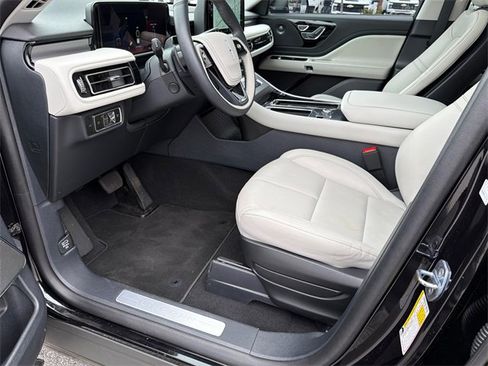Used 2025 Lincoln Aviator 2WD w/ Equipment Group 101A image 9