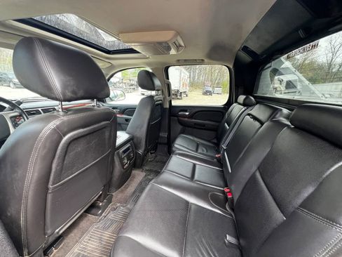 Used 2011 Chevrolet Avalanche LTZ AWD/4WD image 10