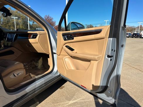 Used 2017 Porsche Macan S w/ Dark Walnut Interior Package image 22