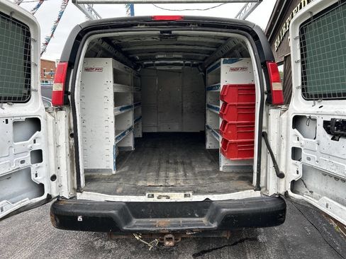 Used 2011 Chevrolet Express 2500 Extended RWD image 14