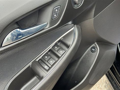Used 2018 Chevrolet Cruze LT image 11