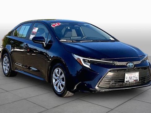 Used 2024 Toyota Corolla LE FWD image 2