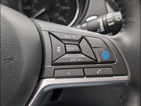 Used 2022 Nissan Rogue Sport SL image 16