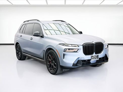 Used 2023 BMW X7 xDrive40i w/ Premium Package AWD/4WD image 3