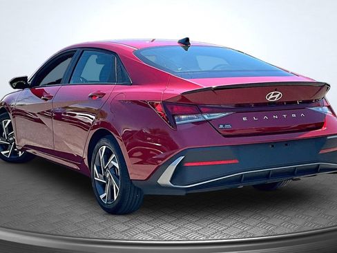 Used 2025 Hyundai Elantra Sport FWD image 4