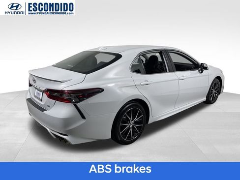 Used 2024 Toyota Camry SE image 6