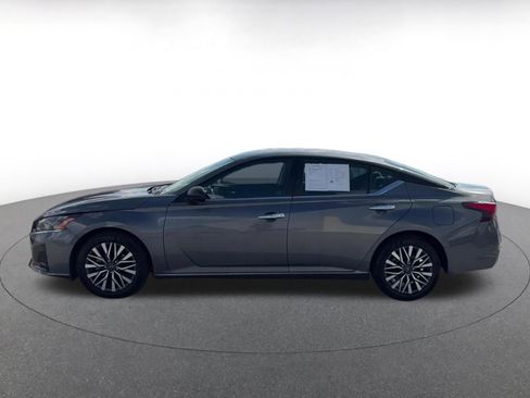 Used 2025 Nissan Altima 2.5 SV image 9