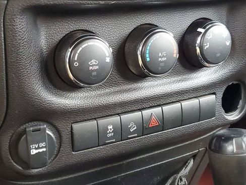 Used 2018 Jeep Wrangler Unlimited Sport image 31