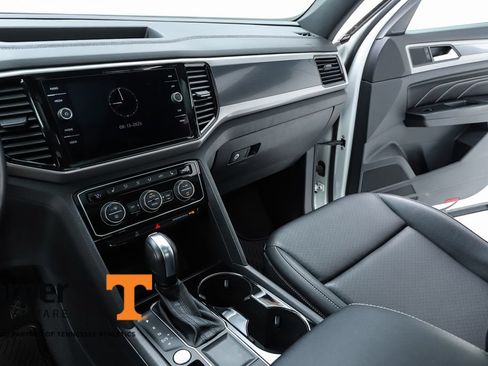 Used 2020 Volkswagen Atlas Cross Sport SEL FWD image 23