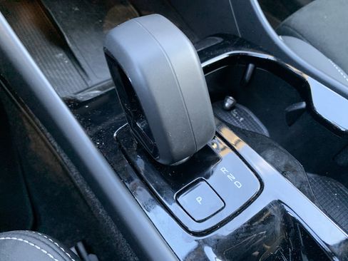 Used 2025 Volvo XC40 B5 Plus image 26