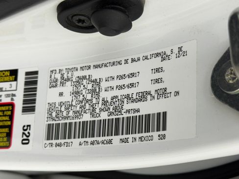 Used 2022 Toyota Tacoma TRD Sport w/ Technology Package image 41