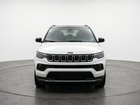 Used 2025 Jeep Compass Limited AWD/4WD image 2