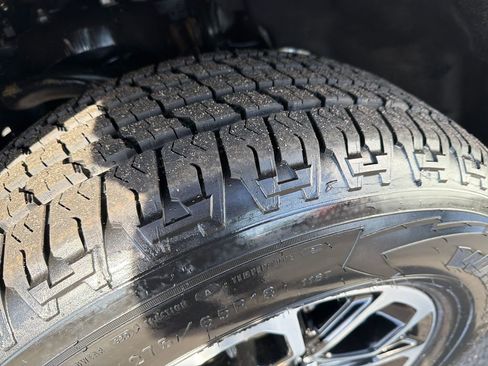 Used 2024 Ford Expedition Max XLT image 27