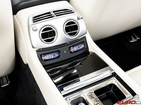 Used 2018 Rolls-Royce Dawn image 39