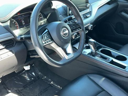 Used 2023 Nissan Altima 2.5 SR FWD image 12