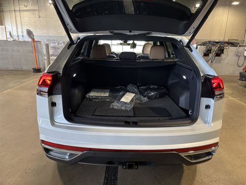 New 2025 Volkswagen Atlas Cross Sport SEL image 5