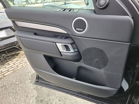 New 2026 Land Rover Discovery Limited Edition image 16