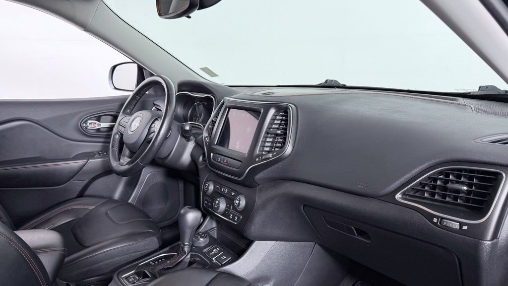Used 2020 Jeep Cherokee Trailhawk w/ Cold Weather Group AWD/4WD image 32