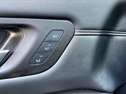 Certified 2025 Nissan Pathfinder Platinum FWD image 36