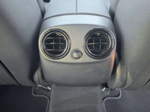 Used 2019 Mercedes-Benz GLC 300 image 32