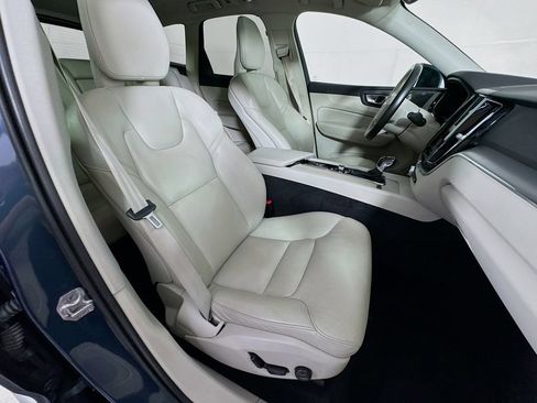 Used 2019 Volvo XC60 T5 Momentum w/ Multimedia Package AWD/4WD image 36