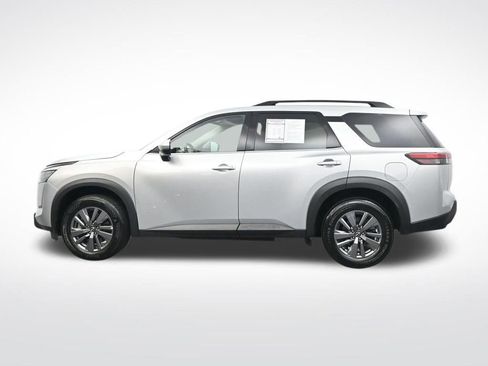 Used 2024 Nissan Pathfinder SV image 10