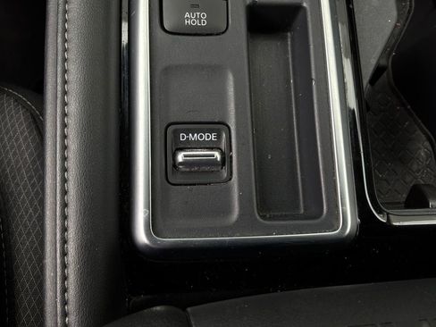Used 2025 Nissan Pathfinder SV FWD image 24