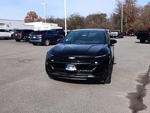 New 2026 Chevrolet Equinox EV LT w/ Comfort Package FWD image 3