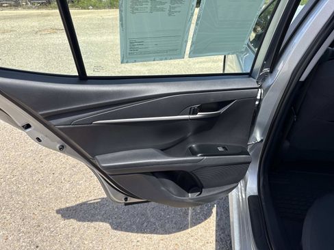 Used 2025 Toyota Camry LE w/ Convenience Package image 11