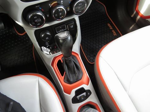 Used 2015 Jeep Renegade Limited image 24