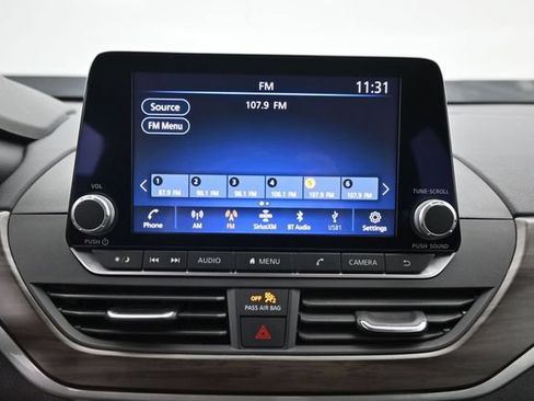 Used 2025 Nissan Altima 2.5 SV FWD image 33