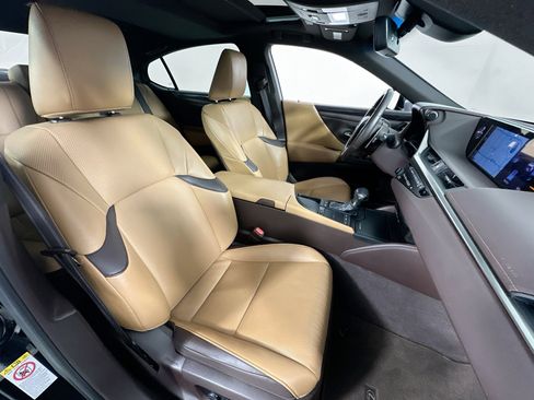 Used 2019 Lexus ES 300h w/ Premium Package image 28