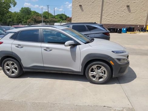 Used 2023 Hyundai Kona SEL w/ Cargo Package FWD image 3