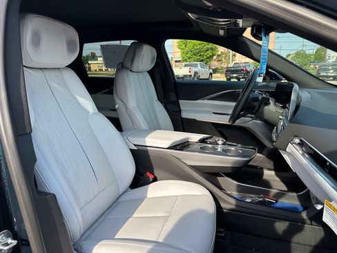 New 2024 Cadillac Lyriq Luxury RWD image 19
